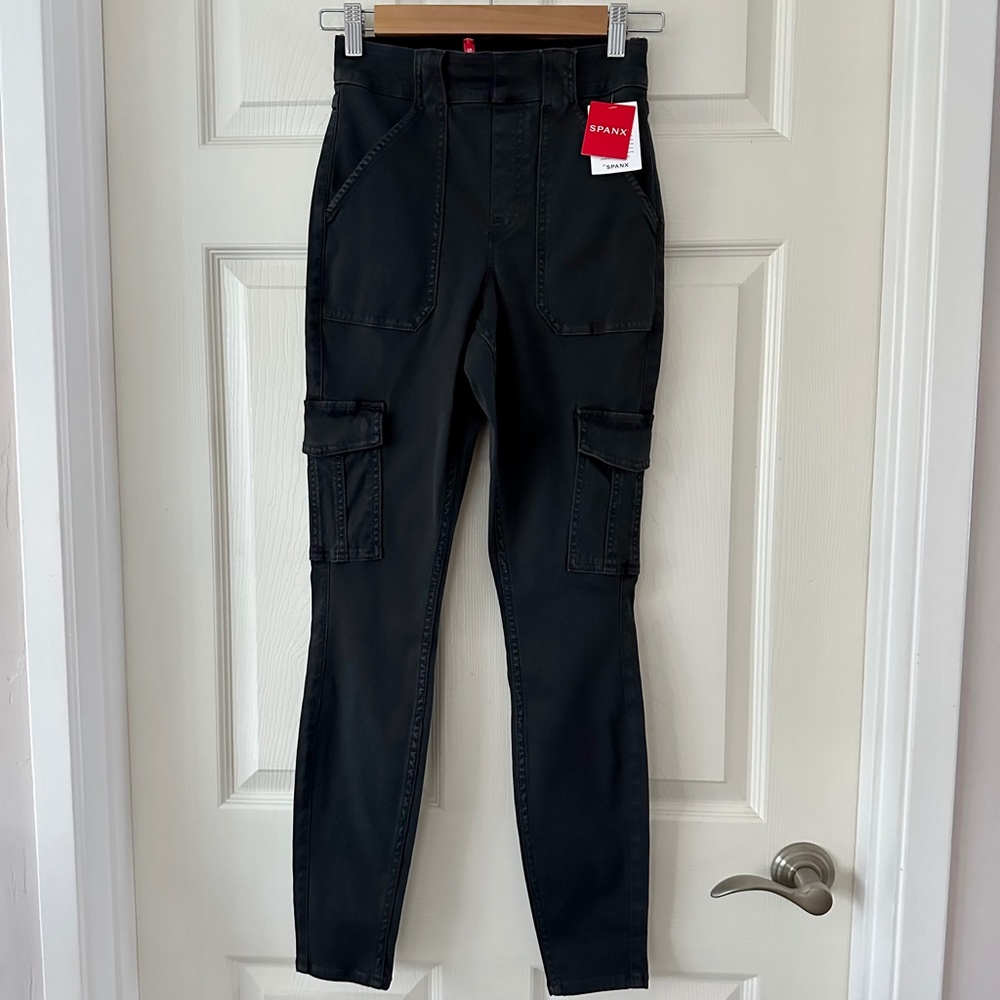 SPANX Black Ankle Cargo Leggings - Picture 4 of 16